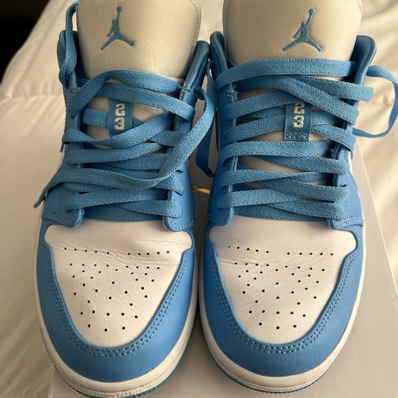 Women’s Air Jordan 1 Low ‘UNC’ - Picture 6 of 8